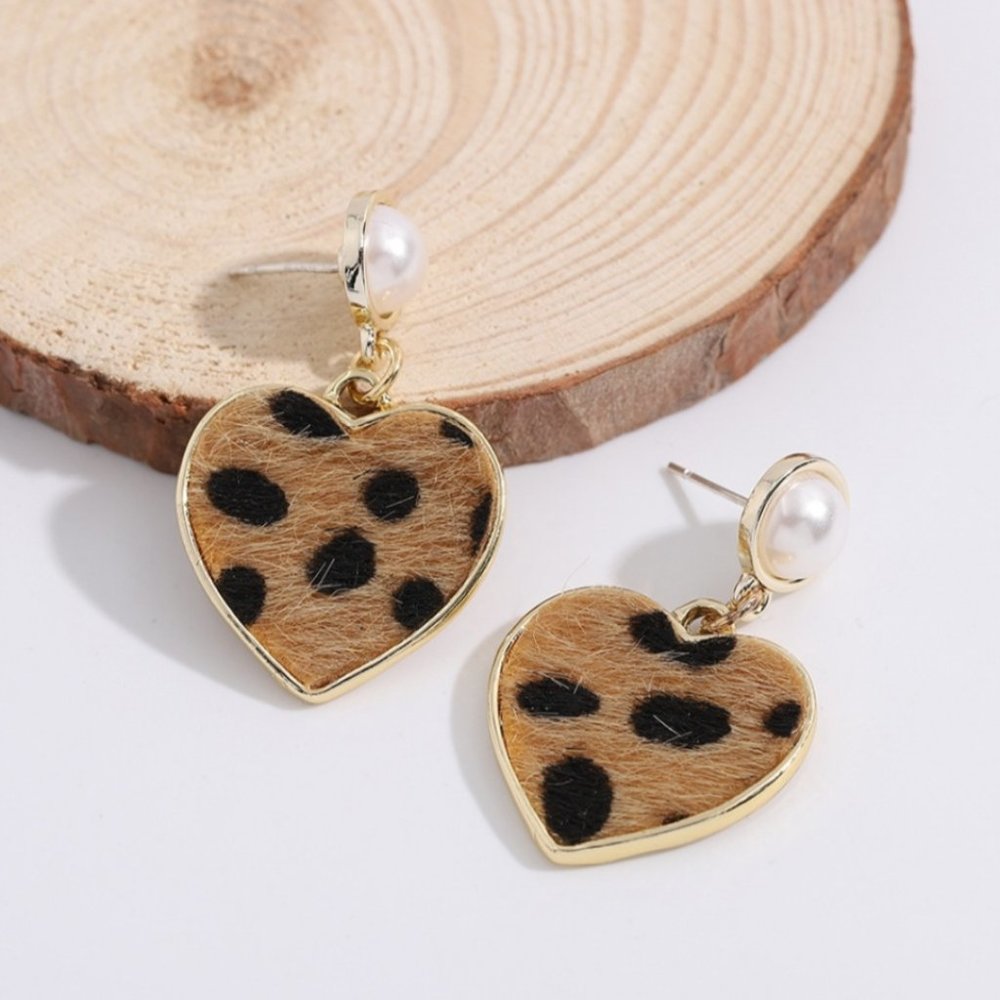 New! Gold Leopard Heart Textured Dangle Earrings - Picture 2 of 4